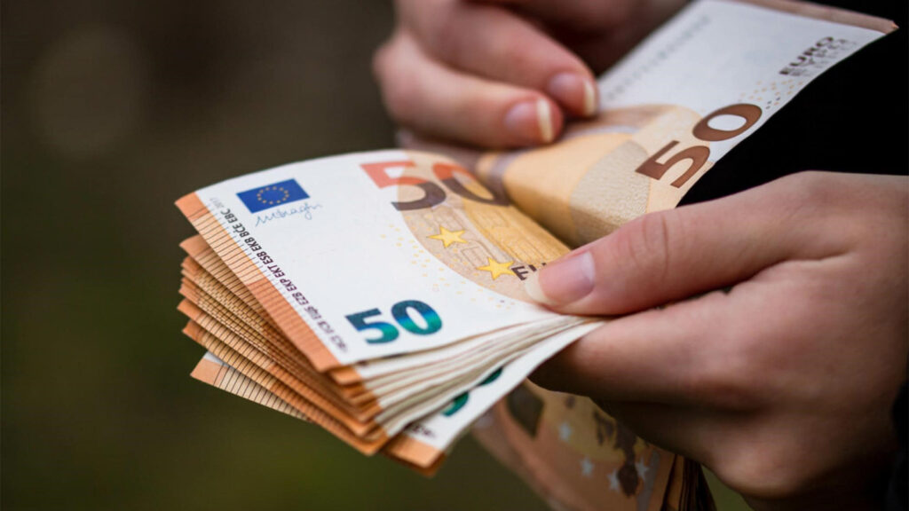 Štipendium z titulu životného minima a z titulu hmotnej núdze